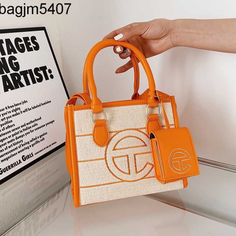 Design Bag Factory Wholesale and Retail Advanced for Women in Spring Summer 2023 New Embroidered Thread Small Square Fashion Versatile Large Capacity Tote, White
Design Bag Factory Wholesale and Retail Advanced for Women in Spring Summer 2023 New Embroidered Thread Small Square Fashion Versatile Large Capacity Tote, White