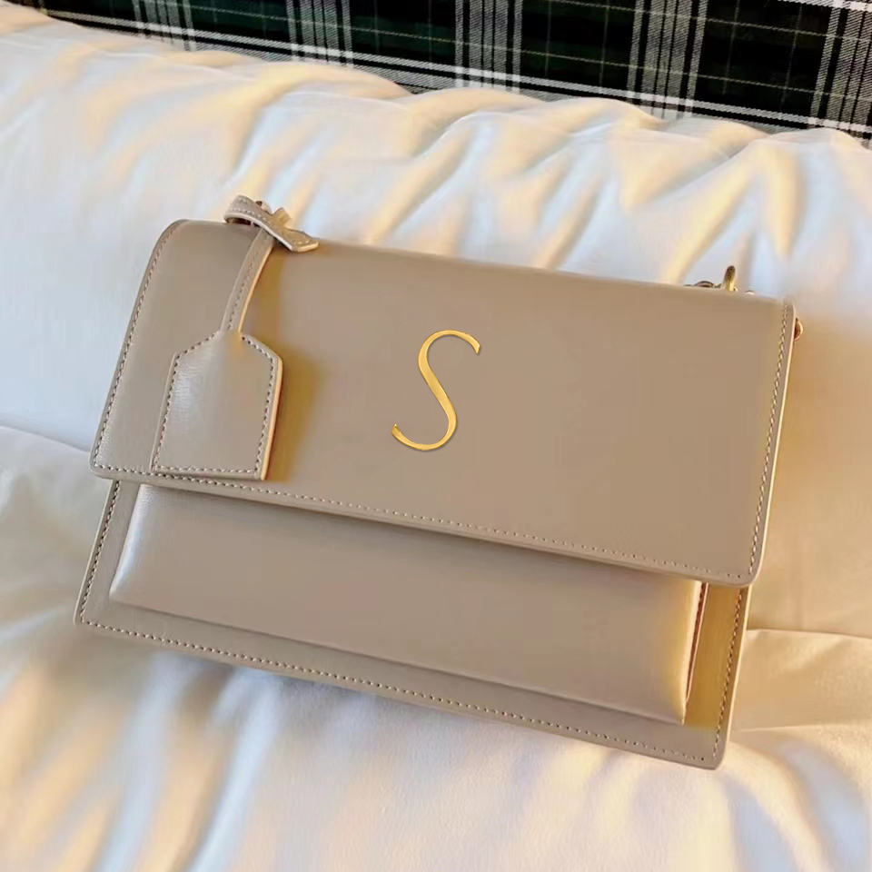 Fashion shoulder famous WOC SUNSET tote bag luxury Designer Clutch flap smooth Leather wallet metal sign handbag key ring chain womens men crossbody bags classic, Carton
Fashion shoulder famous WOC SUNSET tote bag luxury Designer Clutch flap smooth Leather wallet metal sign handbag key ring chain womens men crossbody bags classic, Carton