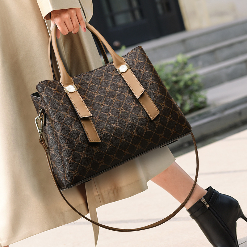 Women Inclined Shoulder Bags Fashion casual Womens Bag Small Handbag Totes High-capacity Genuine leather Large volume wholesale Girl Mobile Phone Bag Black 8865, Brown
Women Inclined Shoulder Bags Fashion casual Womens Bag Small Handbag Totes High-capacity Genuine leather Large volume wholesale Girl Mobile Phone Bag Black 8865, Brown