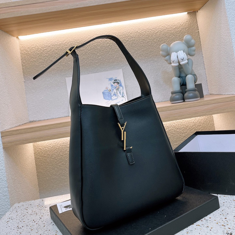 Women Hobos Designers Tote Designer Totes Soft Large Hobo Bags Luxury Handbag S Letters Handbags Shopping Bag Womens Purses D2211282F, Black
Women Hobos Designers Tote Designer Totes Soft Large Hobo Bags Luxury Handbag S Letters Handbags Shopping Bag Womens Purses D2211282F, Black