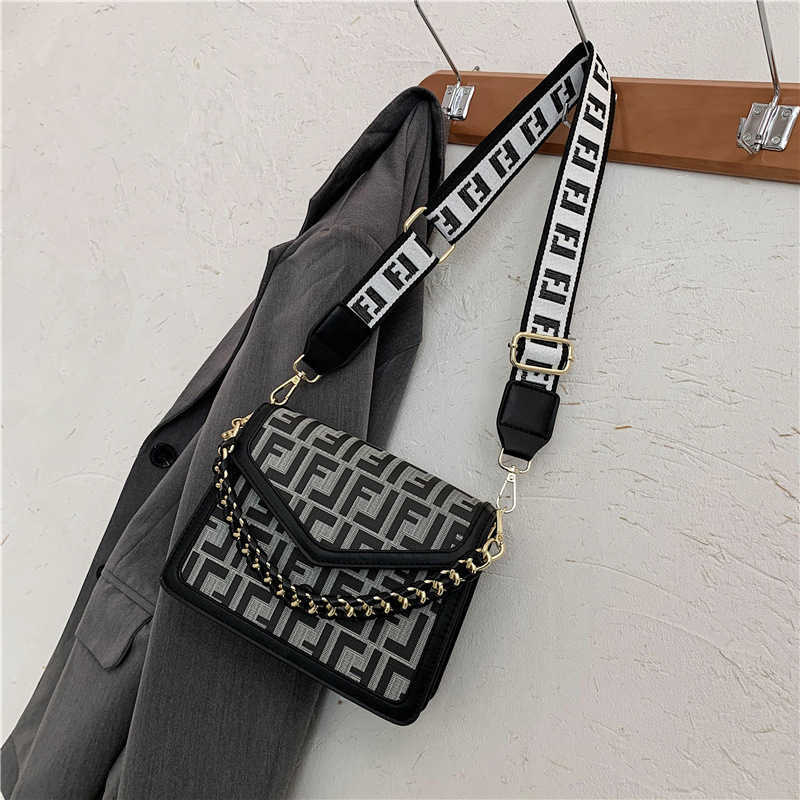 Design Bag Factory Wholesale and Retail 2023 Spring Autumn New Printed Cross Small Square Fashion Personality Texture Single Shoulder Women's, Black
Design Bag Factory Wholesale and Retail 2023 Spring Autumn New Printed Cross Small Square Fashion Personality Texture Single Shoulder Women's, Black