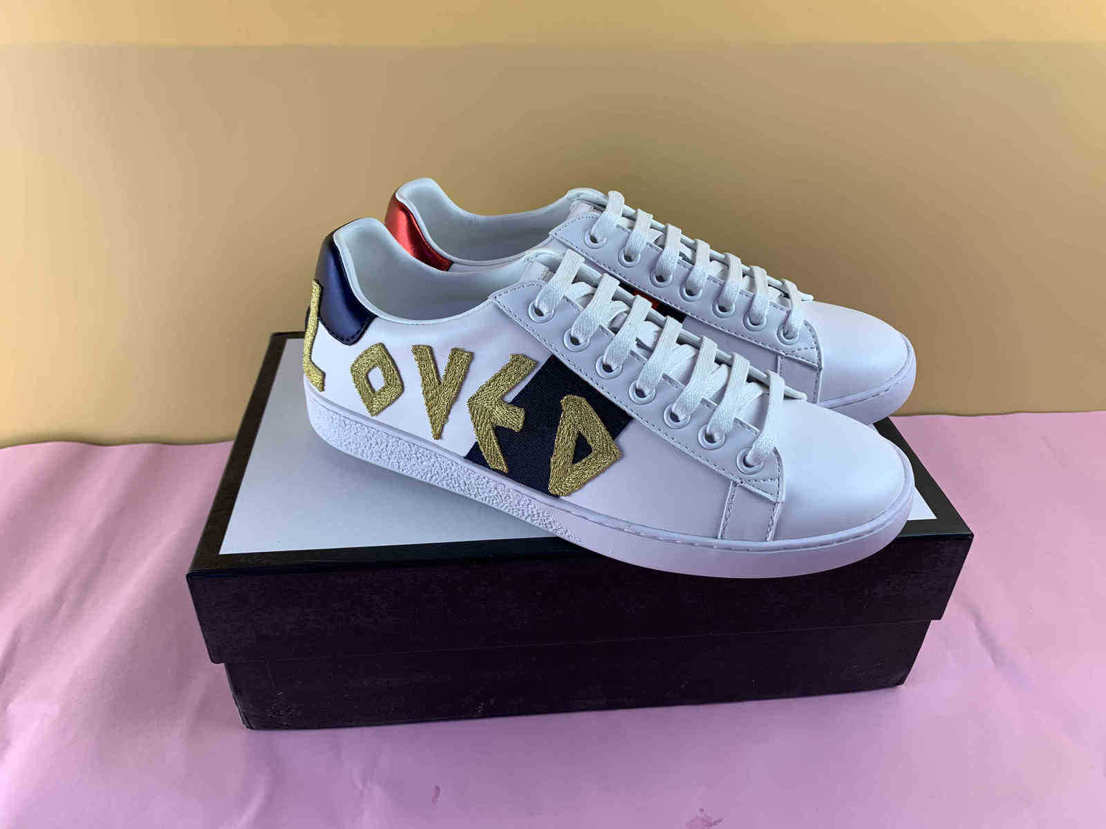 Hot Designer Brand Casual Shoes white Ace green blue red stripe bee tiger snake loved sneaker for men women big size 34-46 7SBP, Red bee
Hot Designer Brand Casual Shoes white Ace green blue red stripe bee tiger snake loved sneaker for men women big size 34-46 7SBP, Red bee