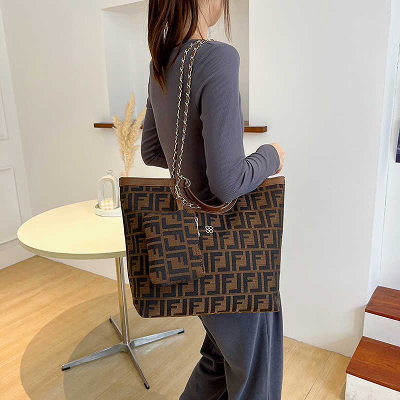 Design Bag Factory Wholesale and Retail High Quality Portable Shoulder Small Number Elegant Luxury Old Flower Tote Large Capacity Female, Black
Design Bag Factory Wholesale and Retail High Quality Portable Shoulder Small Number Elegant Luxury Old Flower Tote Large Capacity Female, Black