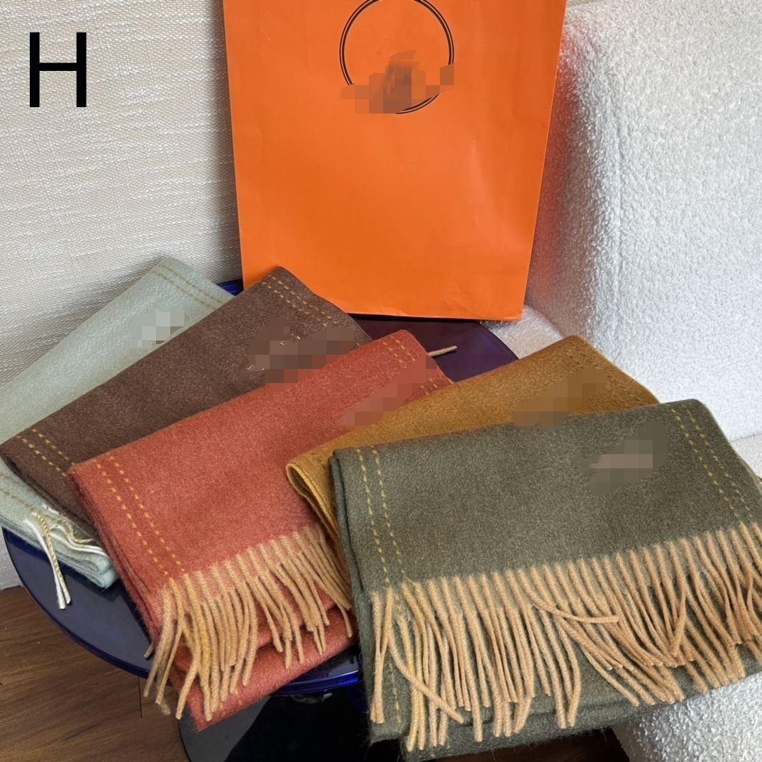 Designer woman cashmere scarf Men and Women winter warm scarves H-series thick thread selvedge double-sided cashmere color contrast pair Shawl 30x190cm
Designer woman cashmere scarf Men and Women winter warm scarves H-series thick thread selvedge double-sided cashmere color contrast pair Shawl 30x190cm