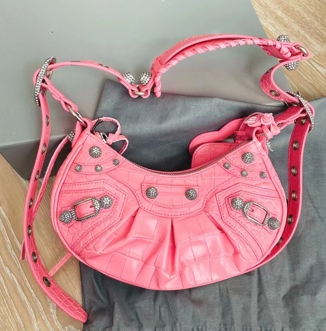 Fashion Designers LE CAGOLE half moon The New motorcycle bag crossbody Luxurys women's tote with Mirror purses handbags hot girl Vintage clutch shoulder bags tote, Green
Fashion Designers LE CAGOLE half moon The New motorcycle bag crossbody Luxurys women's tote with Mirror purses handbags hot girl Vintage clutch shoulder bags tote, Green