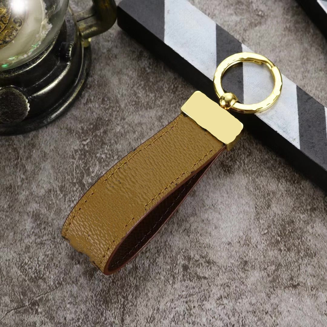 Keychain Key Chain Buckle lovers Car Keychain Handmade Leather Keychains Men Women Bags Pendant Accessories 8 Color no box and dust bag