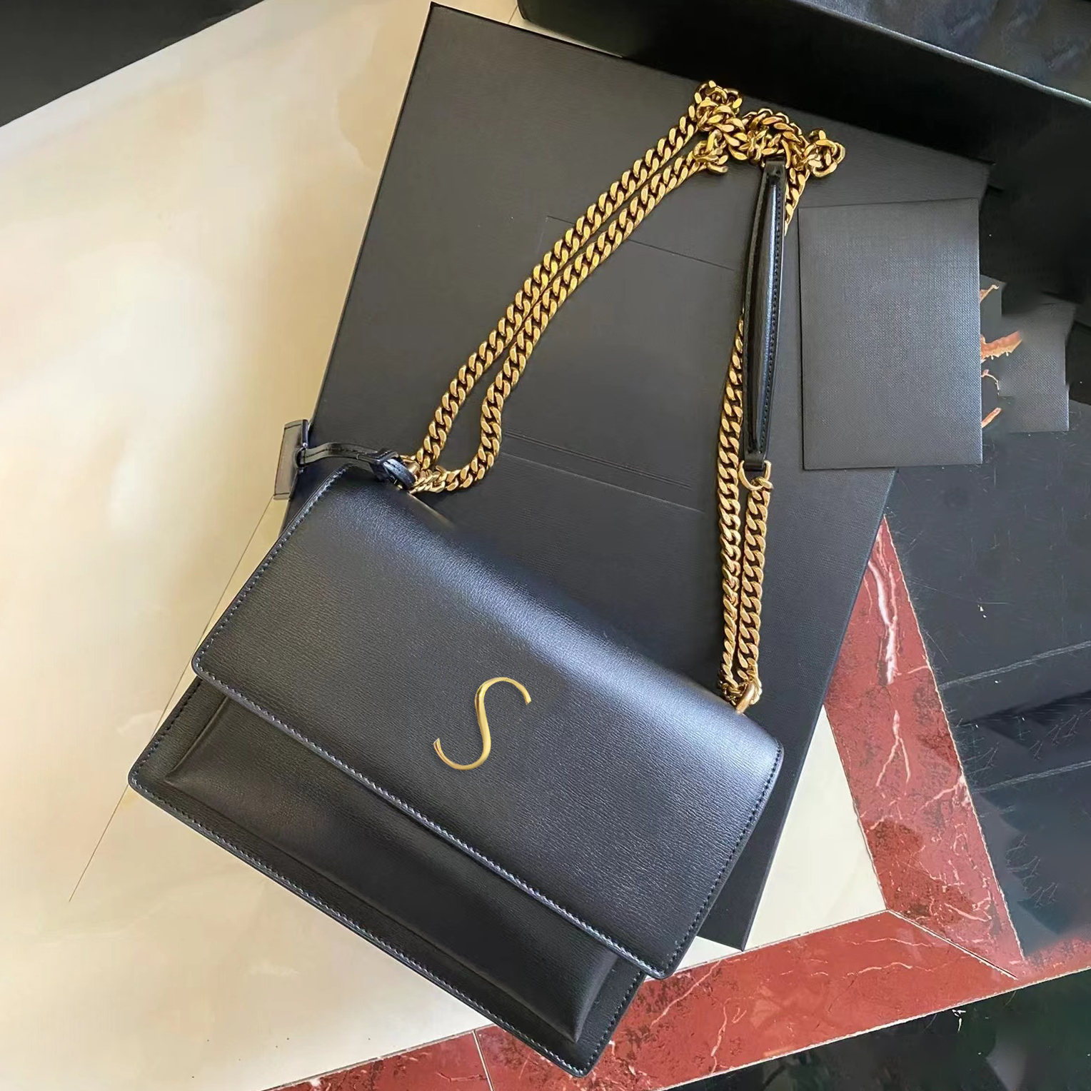 luxury sunset Clutch tote bag luxurys Designer womens fashion flap shoulder smooth Leather crossbody bags WOC Metal logo men envelope wallet key ring chain travel, Carton
luxury sunset Clutch tote bag luxurys Designer womens fashion flap shoulder smooth Leather crossbody bags WOC Metal logo men envelope wallet key ring chain travel, Carton