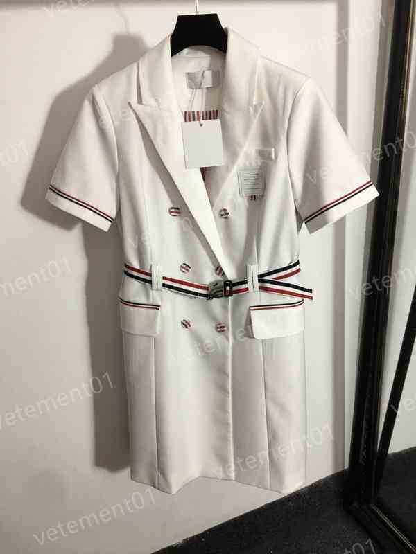 Designer Womens Dresses T..B White Black Safety Buckle Striped Webbing Slim Fit Short Sleeve Suit Dress Women Luxury Summer Party Dresses
Designer Womens Dresses T..B White Black Safety Buckle Striped Webbing Slim Fit Short Sleeve Suit Dress Women Luxury Summer Party Dresses