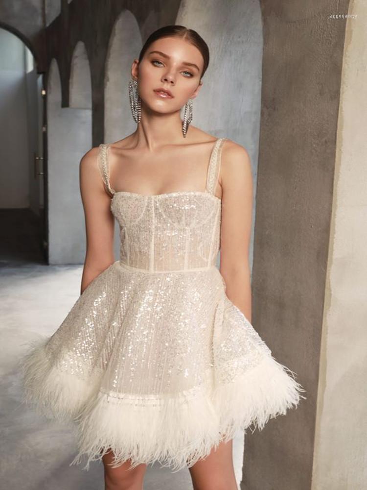 Casual Dresses 2022 Sexy Spaghetti Strap Feather Shing Sequins White Color Mini Dress Celebrate Birthday Party Evening Young Lady Wear
Casual Dresses 2022 Sexy Spaghetti Strap Feather Shing Sequins White Color Mini Dress Celebrate Birthday Party Evening Young Lady Wear