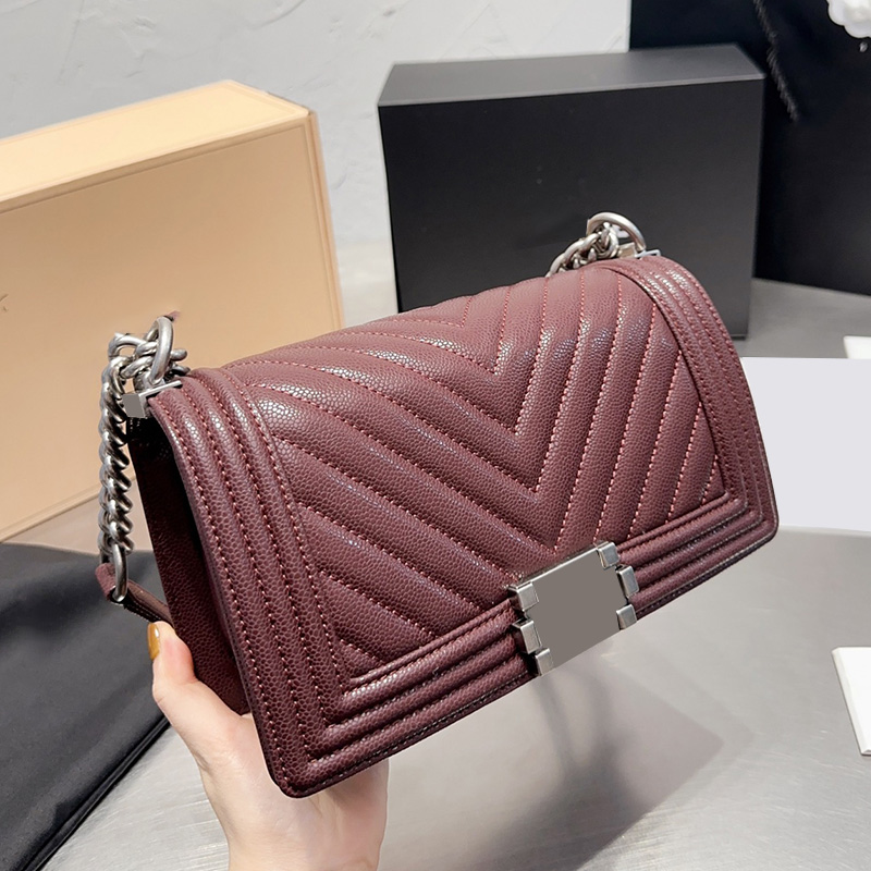 Womens Designer Boy Cross Body Classic Flap Bags Caviar Calfskin Diamond Lattice V-stitch Chain Gold Hardware Square Quilted Crossbody handbags 7 Colors 25CM, Box
Womens Designer Boy Cross Body Classic Flap Bags Caviar Calfskin Diamond Lattice V-stitch Chain Gold Hardware Square Quilted Crossbody handbags 7 Colors 25CM, Box