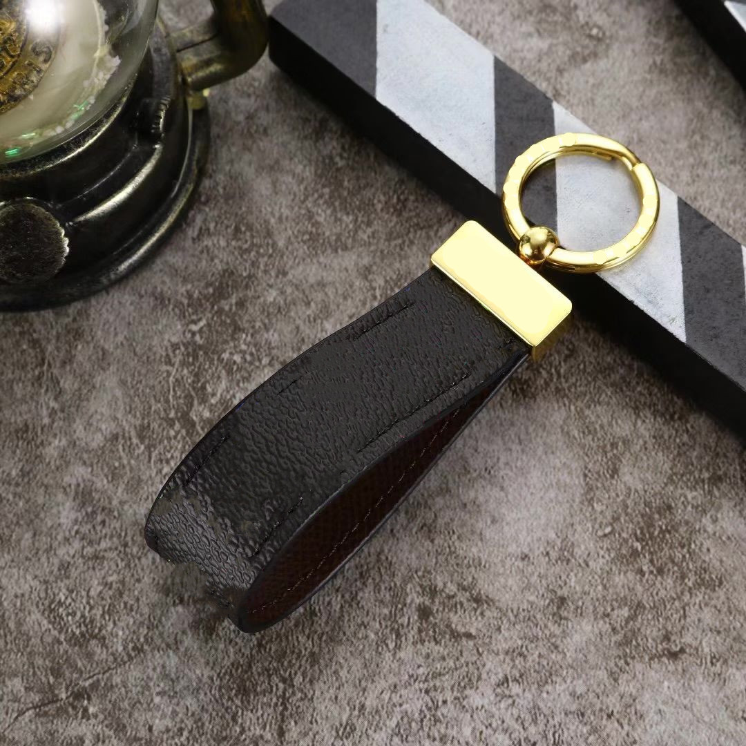 Keychain Key Chain Buckle lovers Car Keychain Handmade Leather Keychains Men Women Bags Pendant Accessories 8 Color no box and dust bag