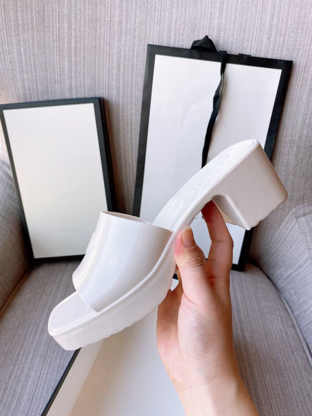 quality designer lady Sandals summer fashion jelly slide high heel slippers luxury Casual shoes Womens Leather Alphabet beach shoe 35-41
quality designer lady Sandals summer fashion jelly slide high heel slippers luxury Casual shoes Womens Leather Alphabet beach shoe 35-41