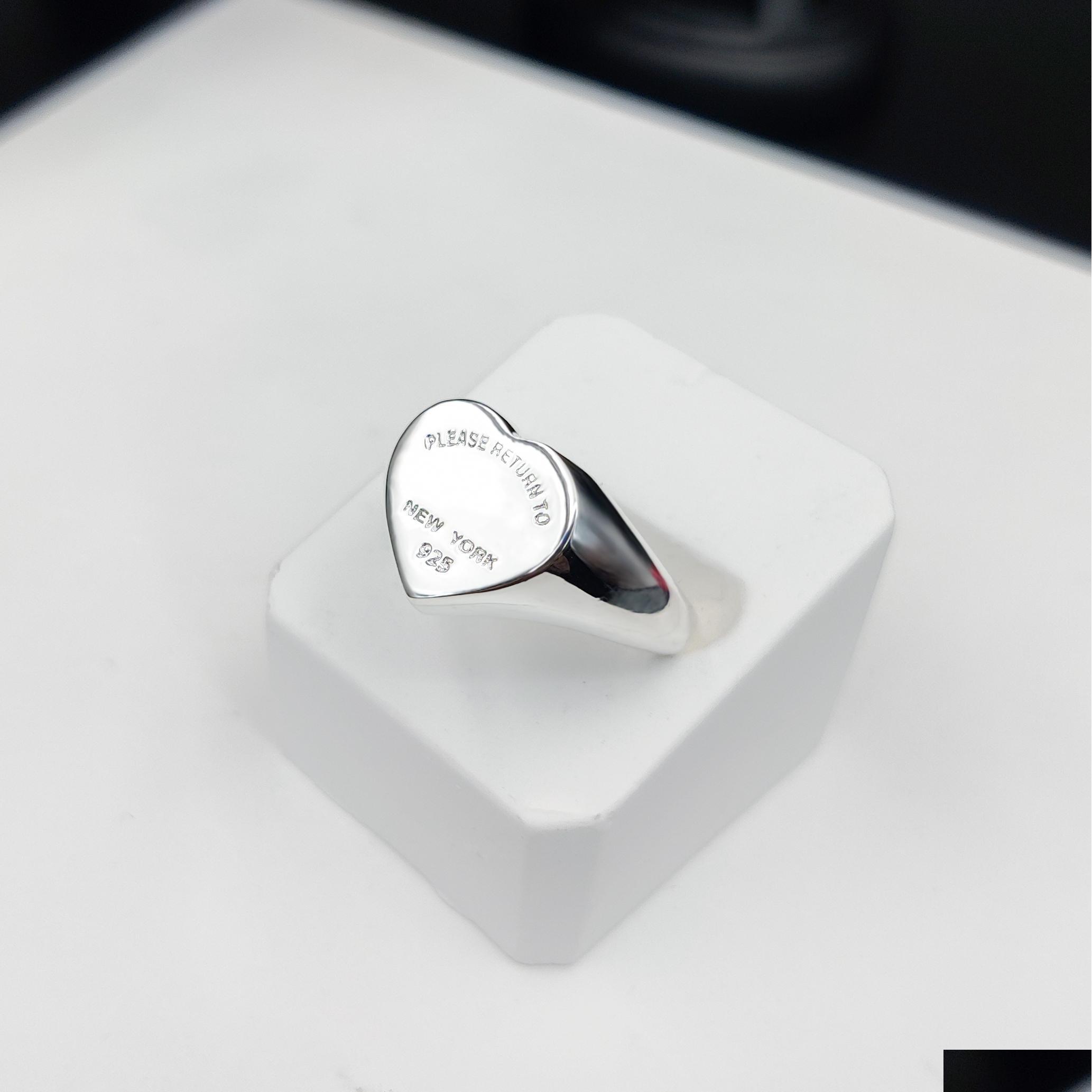 Cluster Rings New Blue Pouch 925 Sier Couple Designer Ring Luxury Women Men Band Love Please Return To Lover Heart Anillos Wedding R Dhxga
Cluster Rings New Blue Pouch 925 Sier Couple Designer Ring Luxury Women Men Band Love Please Return To Lover Heart Anillos Wedding R Dhxga