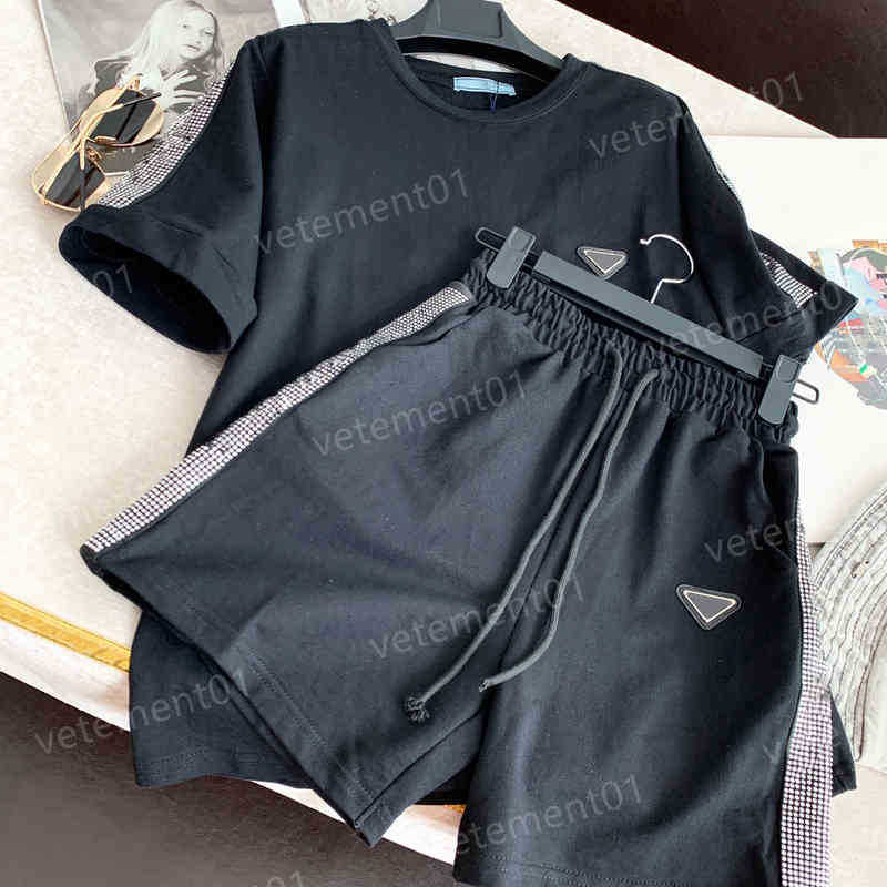 Womens Two piece Pants Heat Pressed Lettering Short Sleeve T-Shirt And Shorts 2 Piece Sets Luxury Women Designer Clothing
Womens Two piece Pants Heat Pressed Lettering Short Sleeve T-Shirt And Shorts 2 Piece Sets Luxury Women Designer Clothing