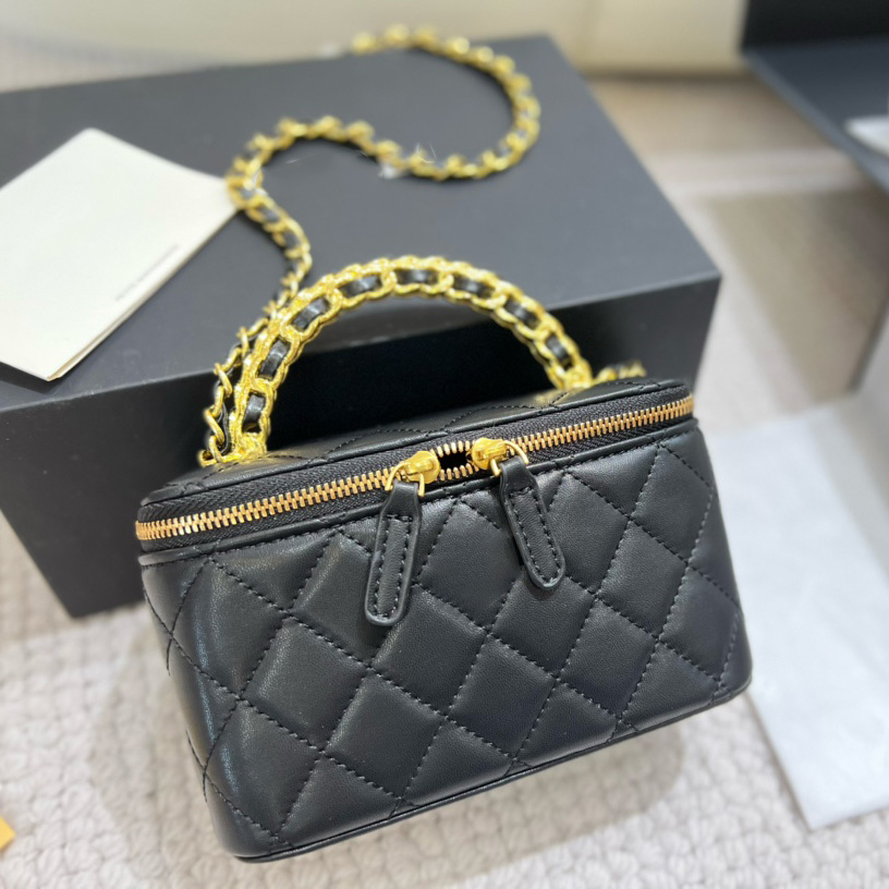 Womens Designer Cosmetic Case Vanity Box Bags Top Hollow Out With Leather Strap Hand Totes Gold Metal Crush Bead Metal Cahin Crossbody Shoulder Handags 16X10CM, Box1 
Womens Designer Cosmetic Case Vanity Box Bags Top Hollow Out With Leather Strap Hand Totes Gold Metal Crush Bead Metal Cahin Crossbody Shoulder Handags 16X10CM, Box1