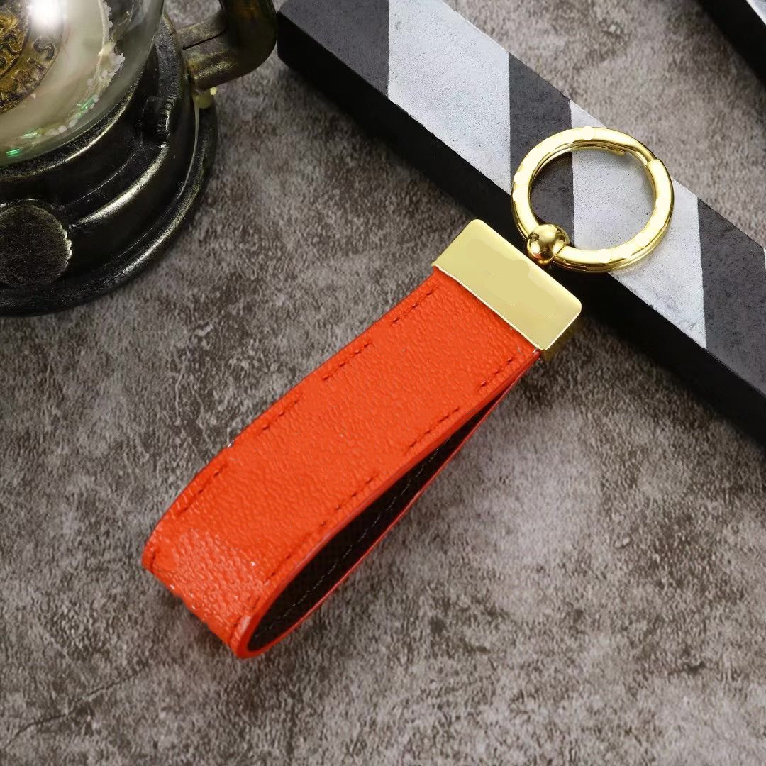 Keychain Key Chain Buckle lovers Car Keychain Handmade Leather Keychains Men Women Bags Pendant Accessories 8 Color no box and dust bag