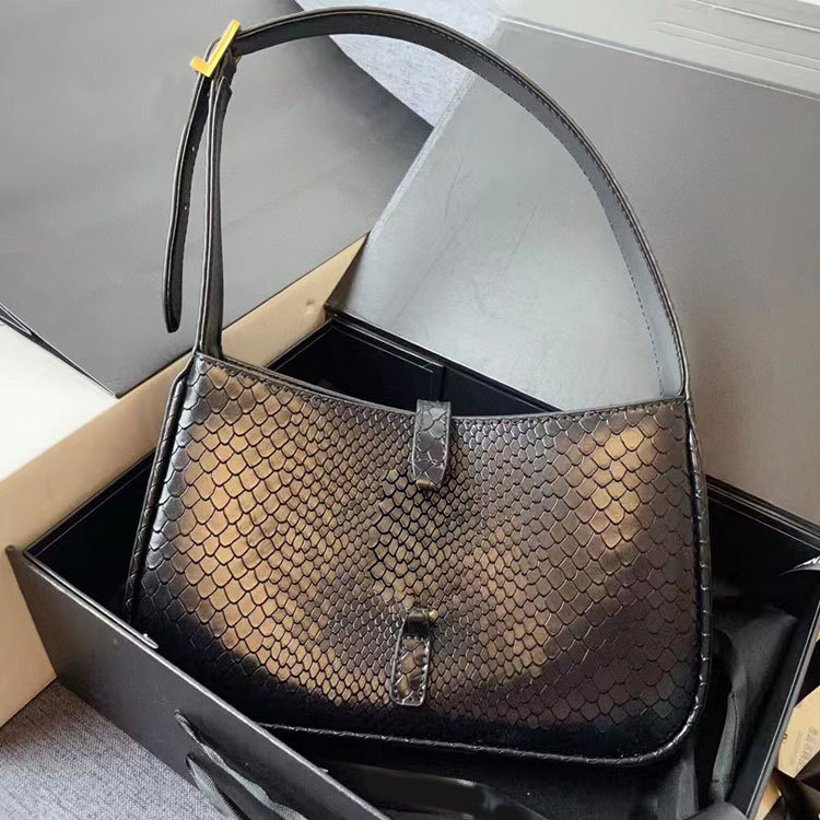 Fashion Handbags Luxury Designer Bags Genuine Leather Bag Vintage Pattern Women Handbag Purse Y2211, Make up the difference
Fashion Handbags Luxury Designer Bags Genuine Leather Bag Vintage Pattern Women Handbag Purse Y2211, Make up the difference