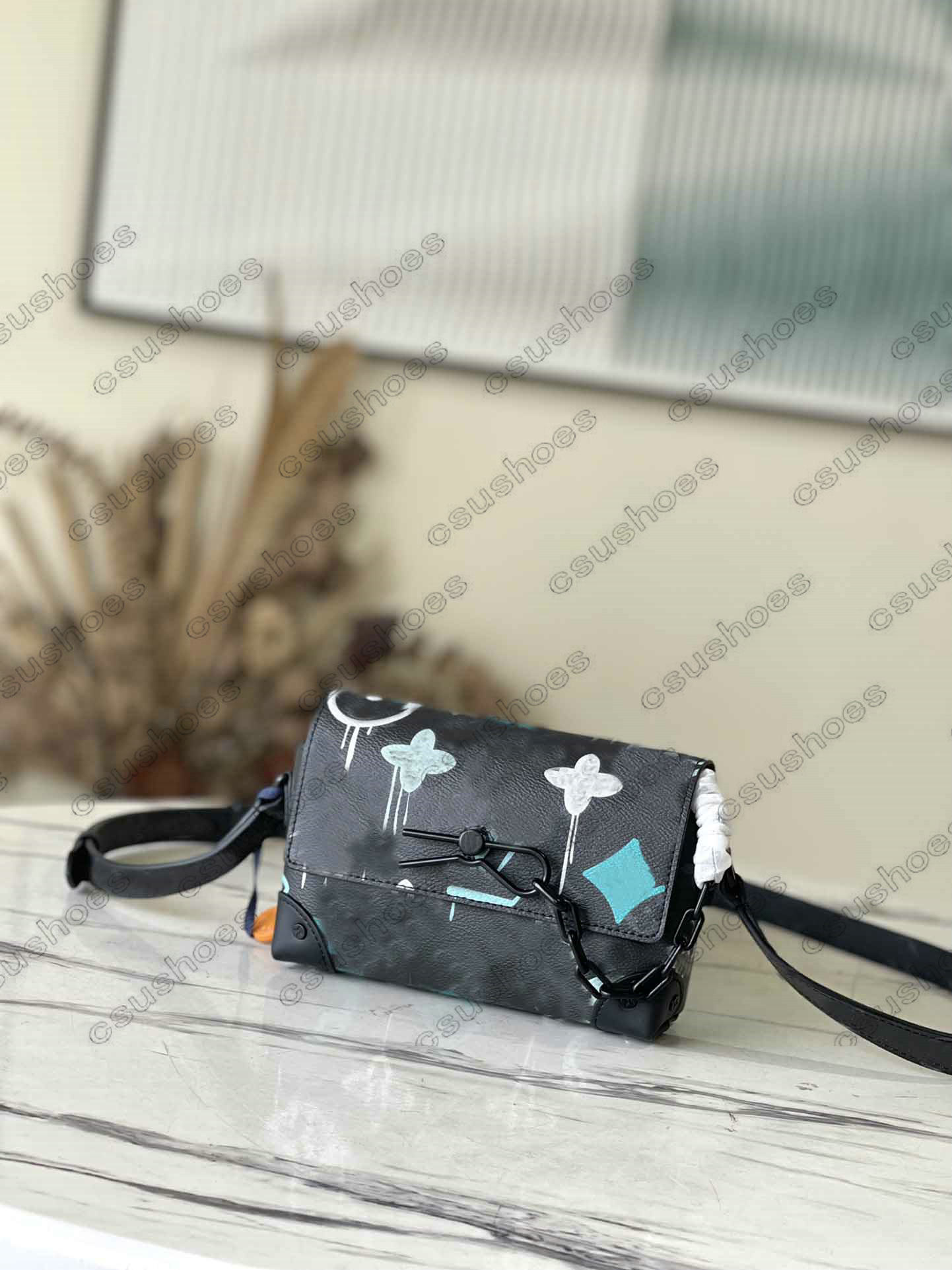 M81852 M81746 Steamer Wearable Bag 23SS Cruise Spring Mens Luxurys Graffiti Mini Flap Messenger Cross Body Women Embossed Monograms Trunk Chain-pin Closure Handbag, No bag
M81852 M81746 Steamer Wearable Bag 23SS Cruise Spring Mens Luxurys Graffiti Mini Flap Messenger Cross Body Women Embossed Monograms Trunk Chain-pin Closure Handbag, No bag