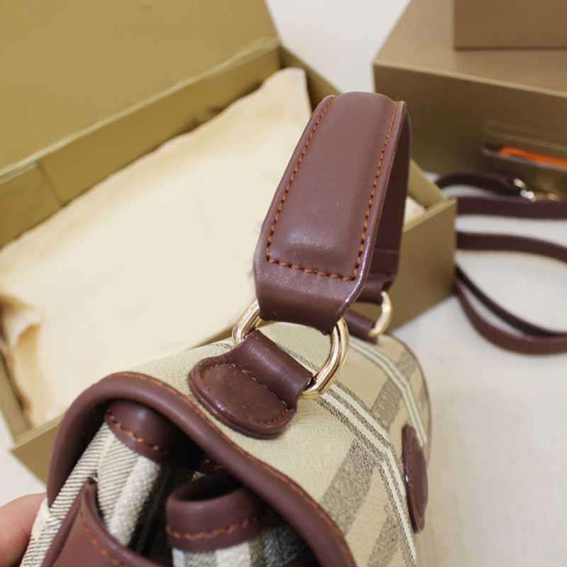 pochette bag Classic Plaid Messenger Bag Women Check Hangbags Flap Crossbody Shoulder Bags Purse Top Handle Canvas Genuine Leather
pochette bag Classic Plaid Messenger Bag Women Check Hangbags Flap Crossbody Shoulder Bags Purse Top Handle Canvas Genuine Leather
