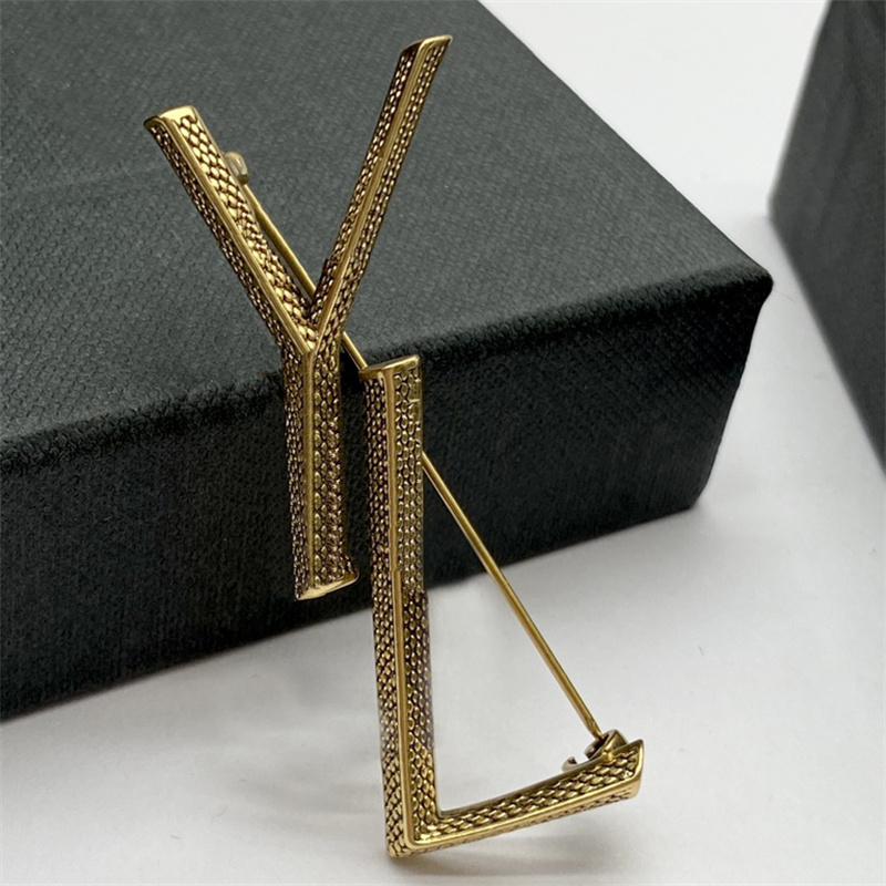 Luxury Designer Brooches Brand Gold Letter Brooch Pin Fashion Suit Dress Pins For Womens Designer Jewelry Ornaments Party Gift
Luxury Designer Brooches Brand Gold Letter Brooch Pin Fashion Suit Dress Pins For Womens Designer Jewelry Ornaments Party Gift