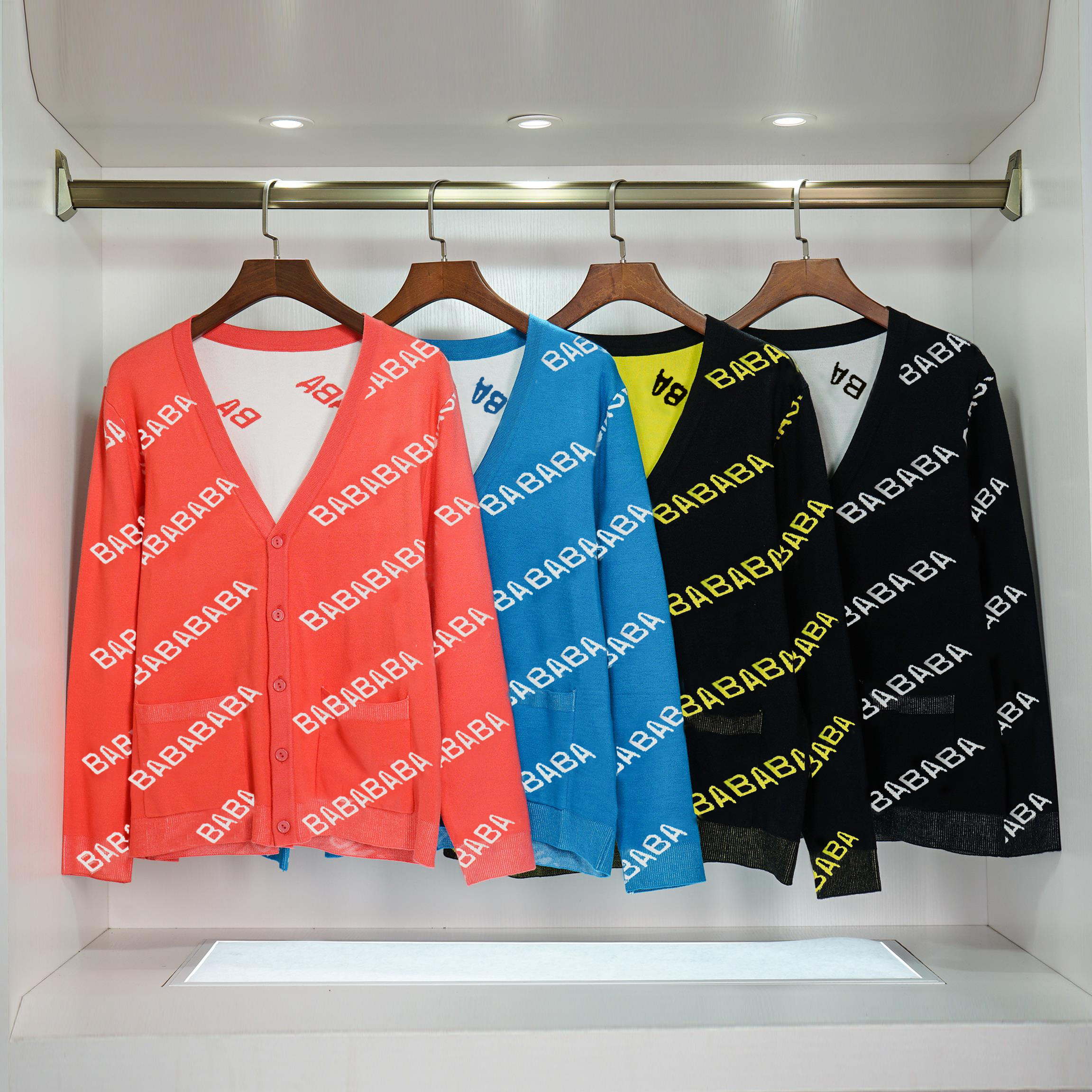 Designer sweater Men Women Senior Classic Leisure Multicolor Autumn Winter Buttons keep warm comfortable 4 kinds of choice Top1, No;3
Designer sweater Men Women Senior Classic Leisure Multicolor Autumn Winter Buttons keep warm comfortable 4 kinds of choice Top1, No;3
