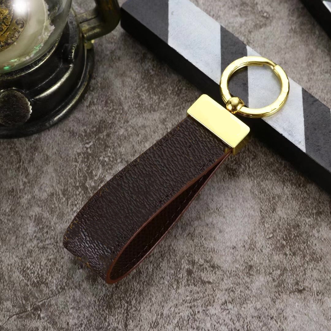 Keychain Key Chain Buckle lovers Car Keychain Handmade Leather Keychains Men Women Bags Pendant Accessories 8 Color no box and dust bag