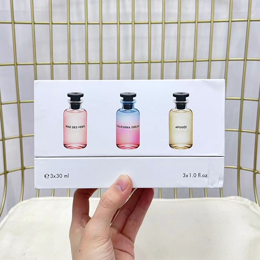 Perfume neutral glass bottle spray roses lean on the dream of California in the wind 30mlx3
Perfume neutral glass bottle spray roses lean on the dream of California in the wind 30mlx3