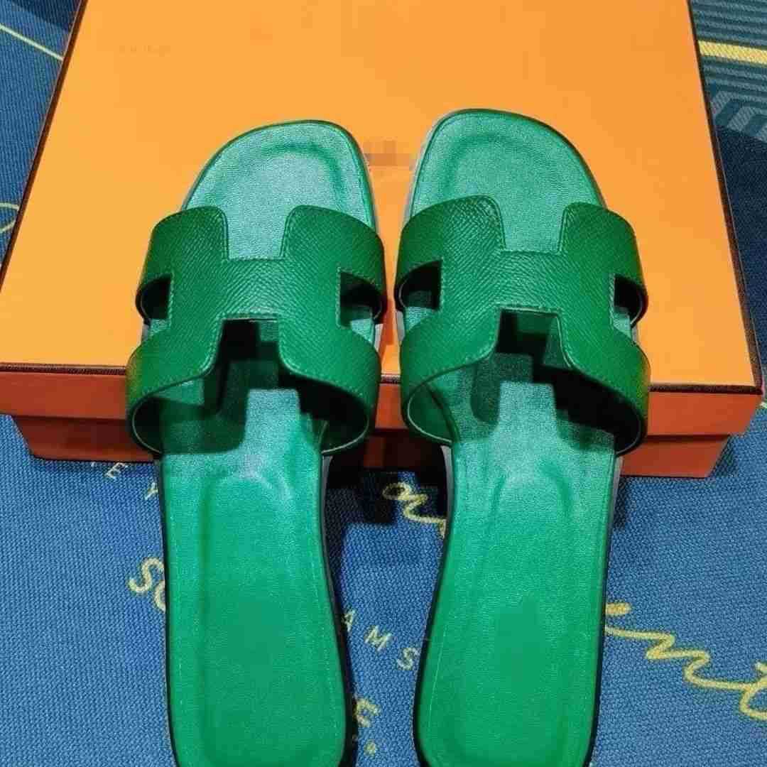 Designer Herme Slide Slippers h Women Wear High Version Leather Outside in Summer 2022 Spring New Large Original Standard Flat Bottom Flip 2FOR, Black
Designer Herme Slide Slippers h Women Wear High Version Leather Outside in Summer 2022 Spring New Large Original Standard Flat Bottom Flip 2FOR, Black
