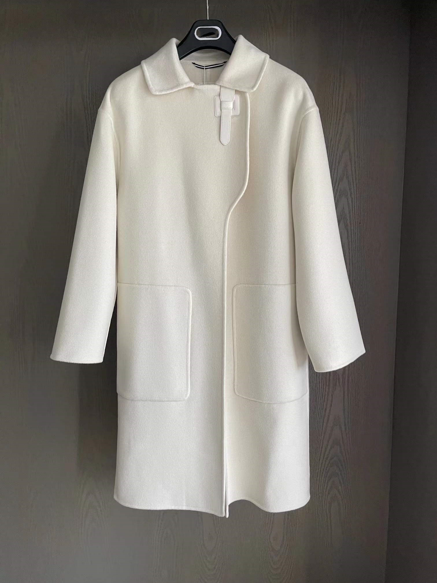 Milan Runway Women' Wool & Blends 2022 New Autumn Winter Lapel Neck Long Sleeve Designer Coat Brand Same Style Outerwear 10-08, White
Milan Runway Women' Wool & Blends 2022 New Autumn Winter Lapel Neck Long Sleeve Designer Coat Brand Same Style Outerwear 10-08, White