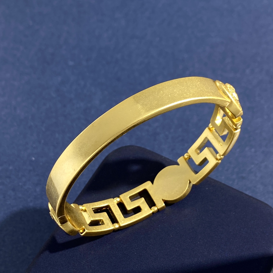 Hollow out Bracelet Bangle Ancient Greek Mosaic Great Wall Pattern Buckle Banshee Medusa Head Portrait 18K Gold Plated Women's Jewelry Festive Party Gifts HAMB1 -- 02
Hollow out Bracelet Bangle Ancient Greek Mosaic Great Wall Pattern Buckle Banshee Medusa Head Portrait 18K Gold Plated Women's Jewelry Festive Party Gifts HAMB1 -- 02
