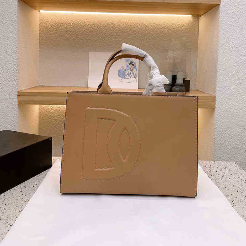 Evening Bags D Totes Fashion the tote bag Luxury G Designer Handbag Women Bags Crossbody Bags Shoulder Bag Ladie Purse 2023, Dgbag-dark grey-28cm
Evening Bags D Totes Fashion the tote bag Luxury G Designer Handbag Women Bags Crossbody Bags Shoulder Bag Ladie Purse 2023, Dgbag-dark grey-28cm