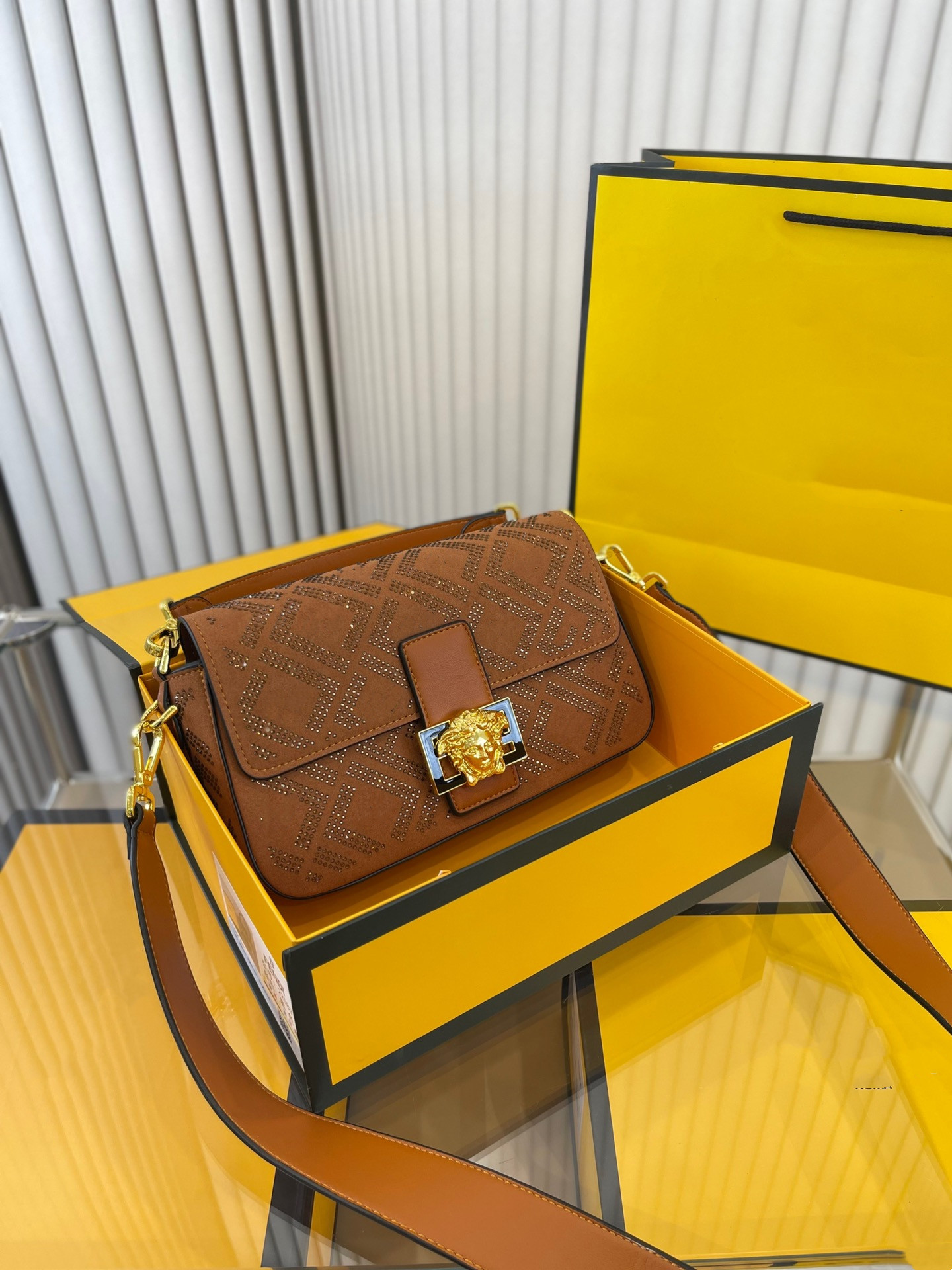 Large Branded The flap Bag Designer Casual Tote Mesh Shoulder Purses Jelly Transparent Women Hand Bag Clutch Womens Bags, Box
Large Branded The flap Bag Designer Casual Tote Mesh Shoulder Purses Jelly Transparent Women Hand Bag Clutch Womens Bags, Box