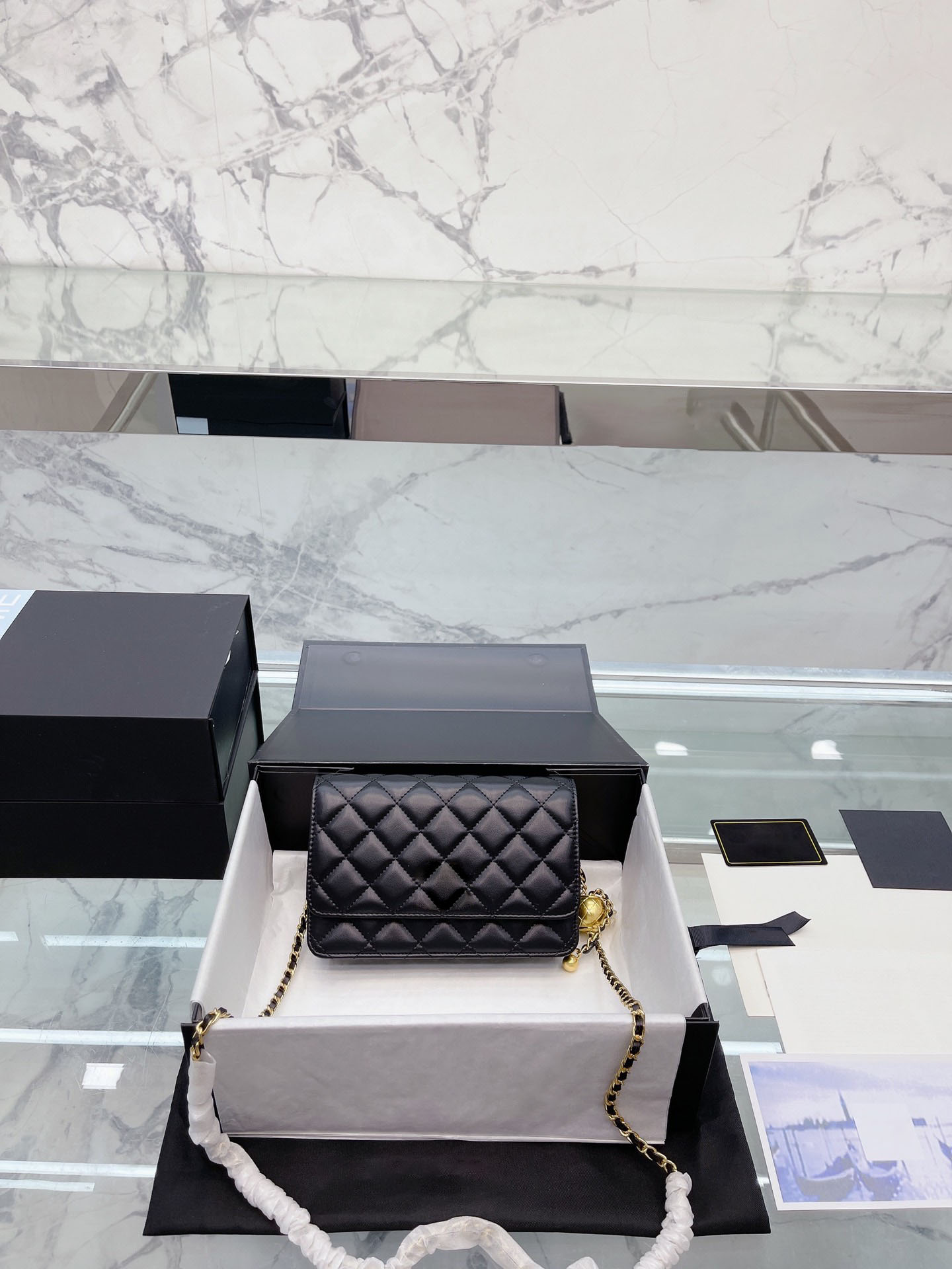 2022 Fashion new leather shoulder bag Luxury designer bags Messenger Women handbag Crossbody bag Tote Purse Gold ball 7 colors small and convenient, Box
2022 Fashion new leather shoulder bag Luxury designer bags Messenger Women handbag Crossbody bag Tote Purse Gold ball 7 colors small and convenient, Box