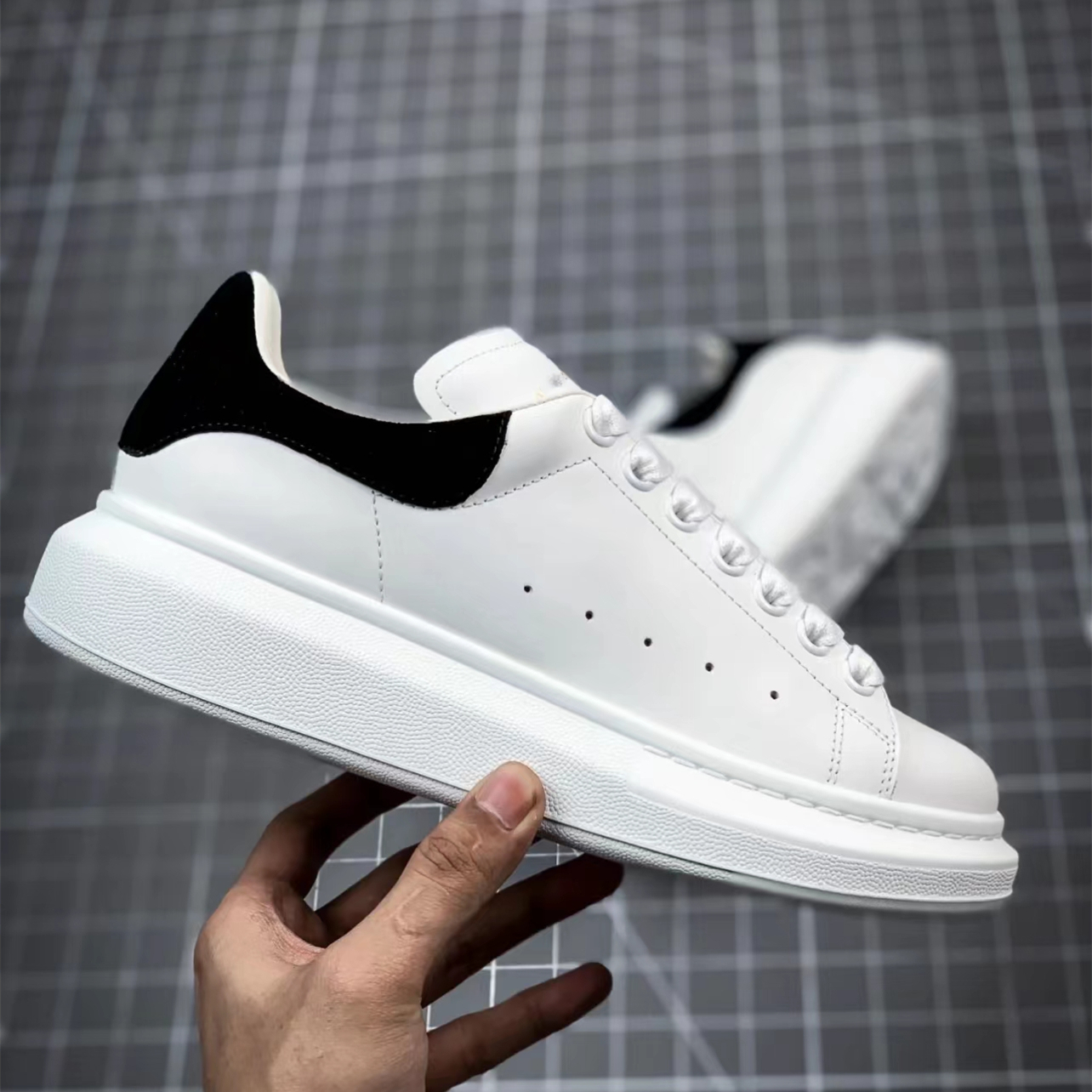 Women's shoes oversized sneakers women's casual shoes leather lacing fashion platform white black men's luxury suede, Colour16
Women's shoes oversized sneakers women's casual shoes leather lacing fashion platform white black men's luxury suede, Colour16