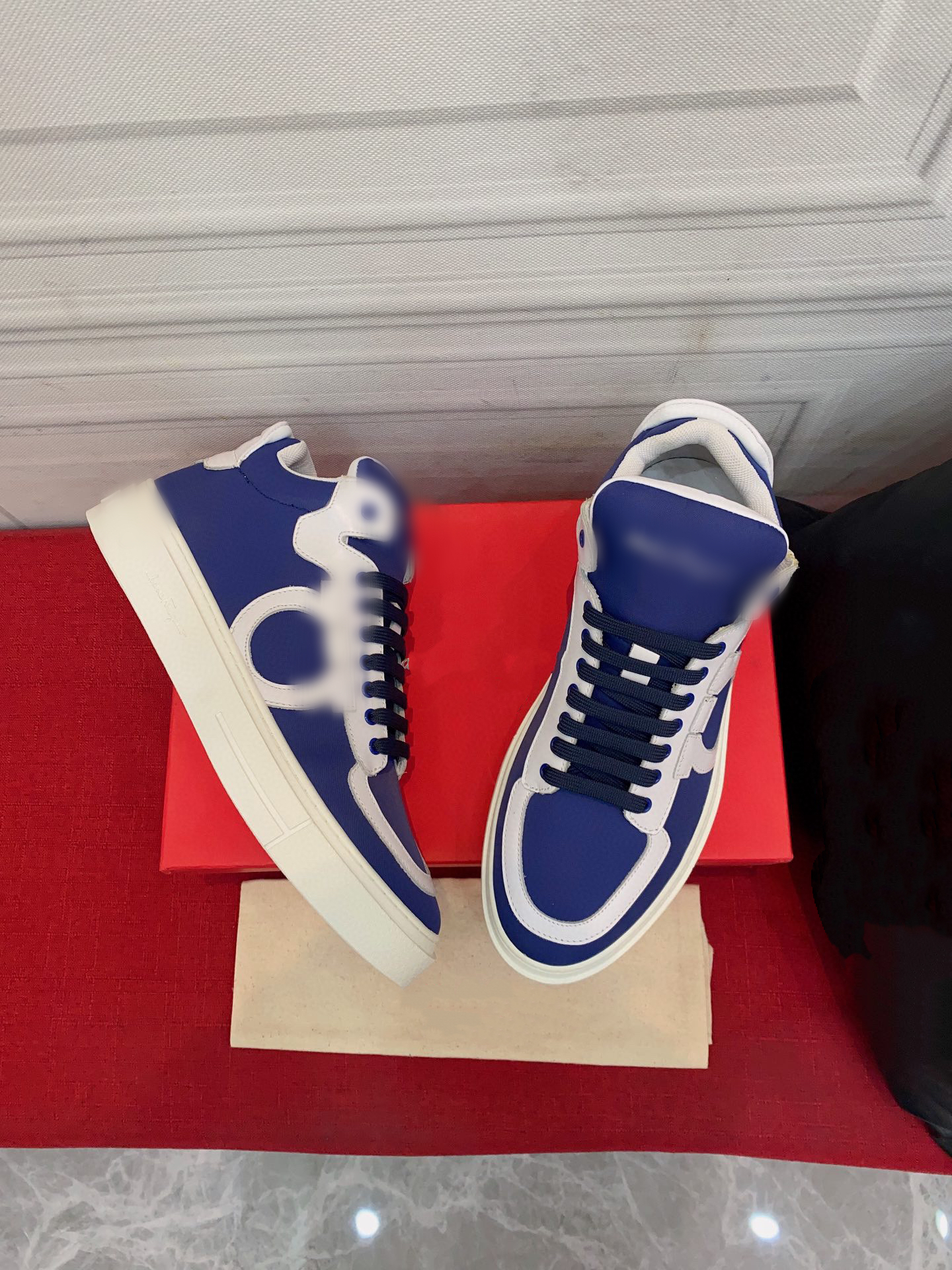 2022 fashion men designer shoes high top lace up Luxury Mens sneakers trainers shoe with original box, Royal blue
2022 fashion men designer shoes high top lace up Luxury Mens sneakers trainers shoe with original box, Royal blue