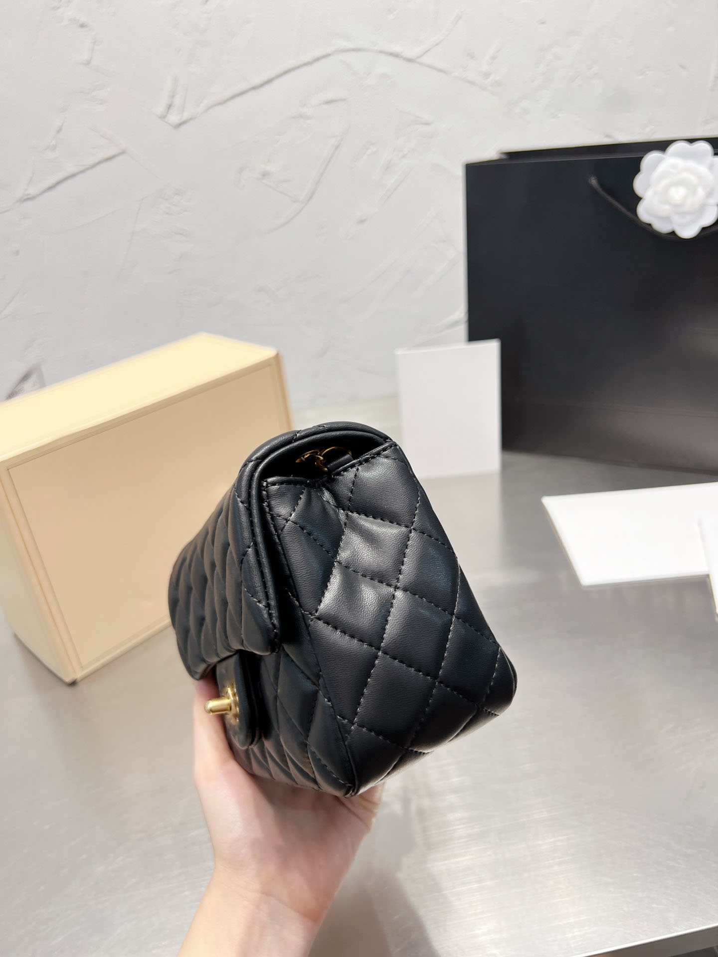 Shoulder Bags Winter Digner shoulder bags Women's handbag Wallet Crossbody bag large capacity Purse Msenger adjustable gold ball Chain leather, Black
Shoulder Bags Winter Digner shoulder bags Women's handbag Wallet Crossbody bag large capacity Purse Msenger adjustable gold ball Chain leather, Black
