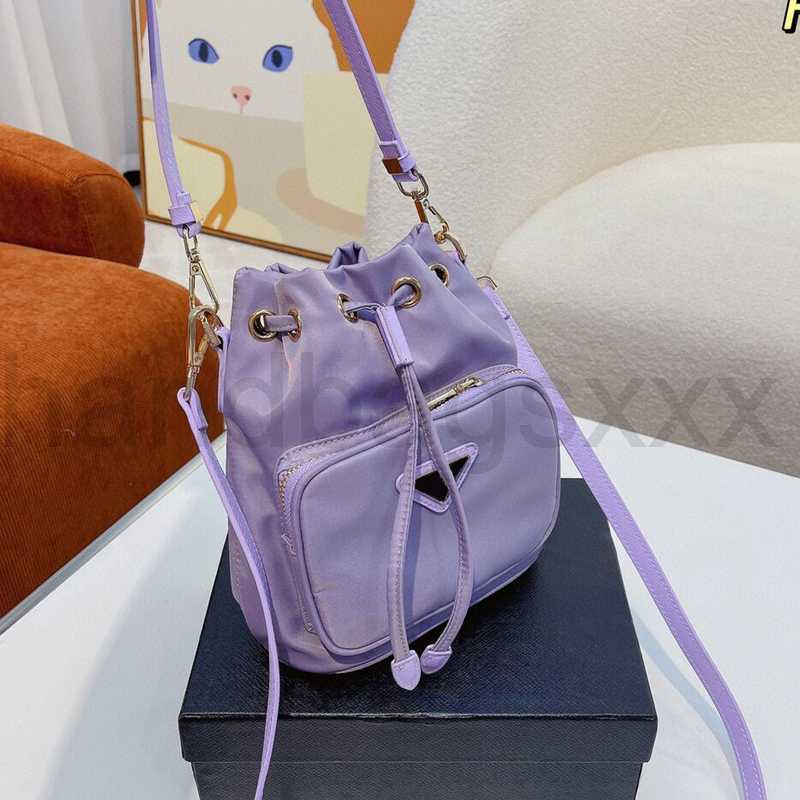 Fashion Purse Nylon Designer Bag Womens Totes Shoulder bags parachute fabric Crossbody Handbag For Women Charm With, Dust bag
Fashion Purse Nylon Designer Bag Womens Totes Shoulder bags parachute fabric Crossbody Handbag For Women Charm With, Dust bag