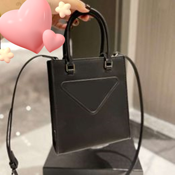 Designer Bags Luxurys Digners Bags Shoulder Handbags p Fashion Womens Wallet Cross Body Mini Sheet Music Bag Tot Crossbody Handbag Ladi Purs Factory Direct Sale, B with logo
Designer Bags Luxurys Digners Bags Shoulder Handbags p Fashion Womens Wallet Cross Body Mini Sheet Music Bag Tot Crossbody Handbag Ladi Purs Factory Direct Sale, B with logo