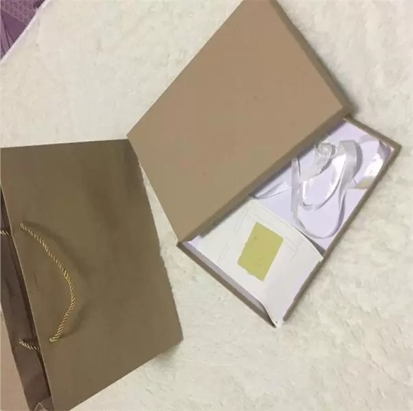 2021 New top Women Man Designer Scarf fashion brand 100% Cashmere Scarves For Winter Womens and mens Long Wraps Size 180x30cm Christmas gift
2021 New top Women Man Designer Scarf fashion brand 100% Cashmere Scarves For Winter Womens and mens Long Wraps Size 180x30cm Christmas gift