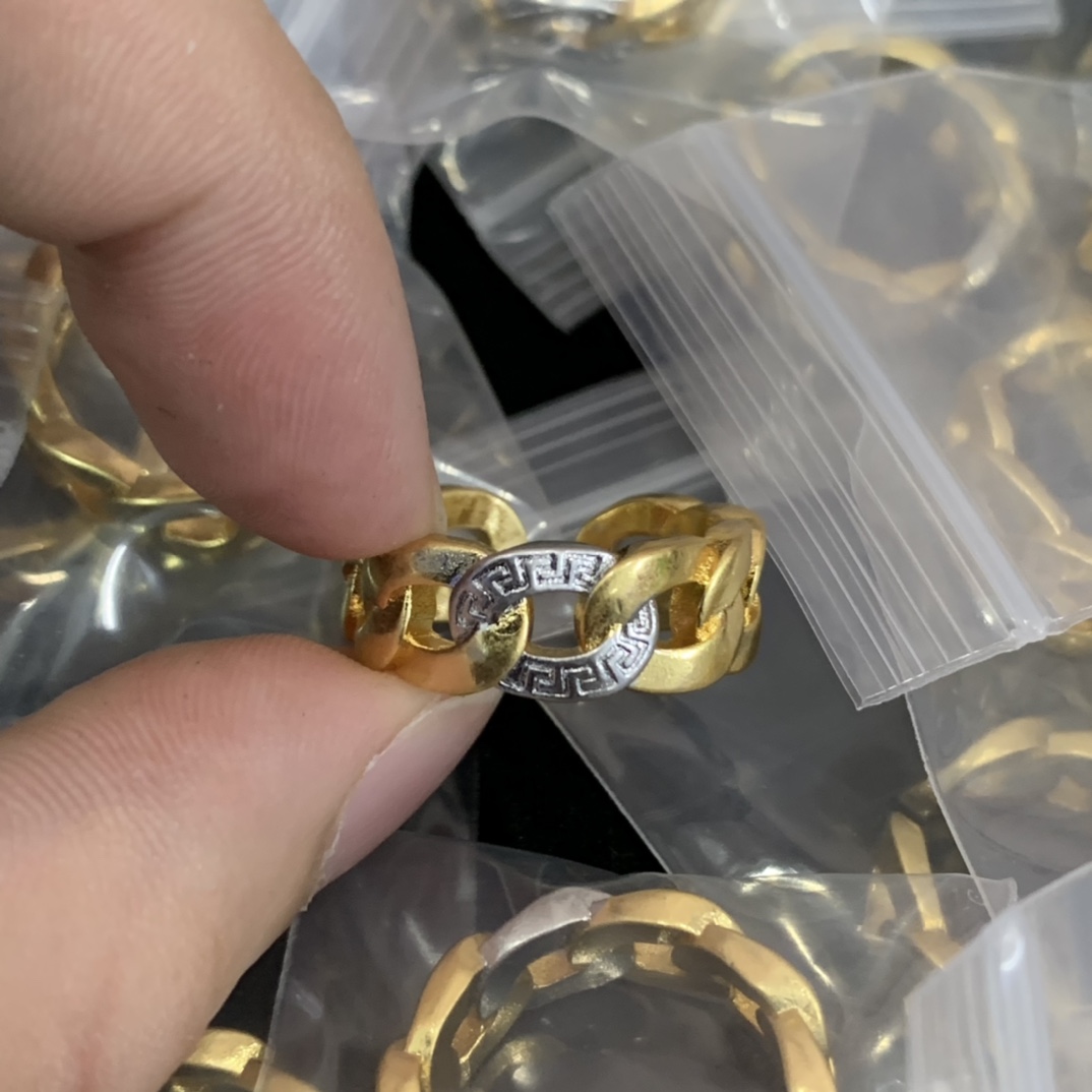 New Designed Wedding Rings Banshee Medusa Profile Portrait Women 18K gold plated Hollow out Ring Designer Jewelry Ladies Birthday Festive Party Gifts HAMR1 --05
New Designed Wedding Rings Banshee Medusa Profile Portrait Women 18K gold plated Hollow out Ring Designer Jewelry Ladies Birthday Festive Party Gifts HAMR1 --05
