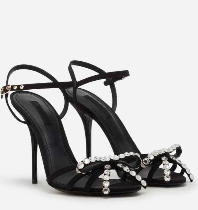 Elegant lady sandals leather ribbon pearl bow decoration fashion evening dress party
Elegant lady sandals leather ribbon pearl bow decoration fashion evening dress party