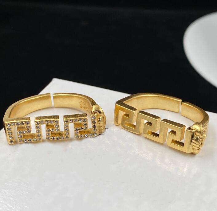 New Designed Wedding Rings Banshee Medusa Profile Portrait Women 18K gold plated Greece Meander Pattern Ring Designer Jewelry Birthday Festive Party Gifts MR1 --07
New Designed Wedding Rings Banshee Medusa Profile Portrait Women 18K gold plated Greece Meander Pattern Ring Designer Jewelry Birthday Festive Party Gifts MR1 --07
