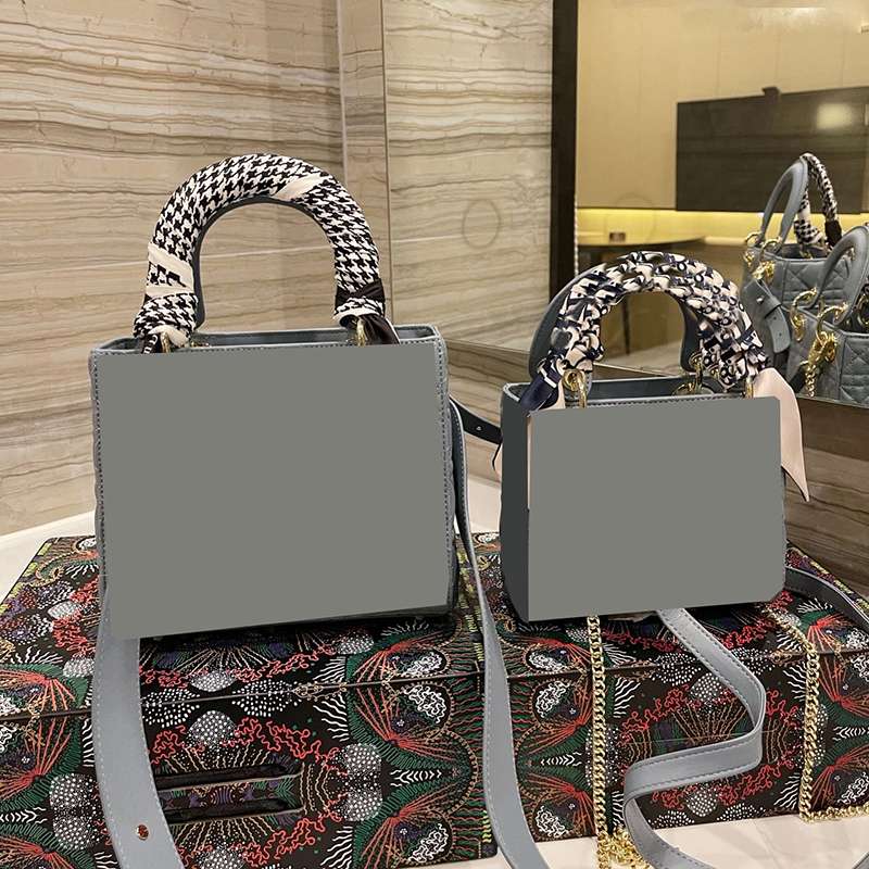 Lady bags handbag crossbody womens card holder 20cm 17cm three four frames Luxurys Designers fashion genuine Leather enamel buckle Wallets designer bag d-life d-joy, 6-enamel buckle
Lady bags handbag crossbody womens card holder 20cm 17cm three four frames Luxurys Designers fashion genuine Leather enamel buckle Wallets designer bag d-life d-joy, 6-enamel buckle