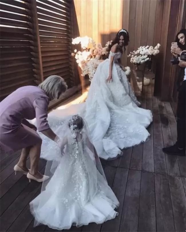 Ivory White Lace Wedding Dresses Elegant Off Shoulder Arabic A e Appliques Ruched Long Train Bridal Gowns Ppliques ppliques