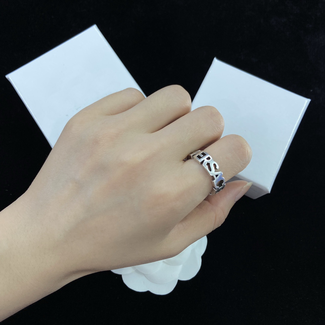 New Designed Wedding Rings Banshee Medusa Profile Portrait Women reece Meander Pattern Ring Designer Jewelry Birthday Festive Party Gifts MR2 - -01
New Designed Wedding Rings Banshee Medusa Profile Portrait Women reece Meander Pattern Ring Designer Jewelry Birthday Festive Party Gifts MR2 - -01