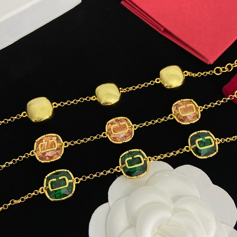 Luxurys desingers bracelets Gemstone bracelet vintage Chain zircon retro temperament exquisite female bracelet simple jewelry light luxury senior sense good
Luxurys desingers bracelets Gemstone bracelet vintage Chain zircon retro temperament exquisite female bracelet simple jewelry light luxury senior sense good