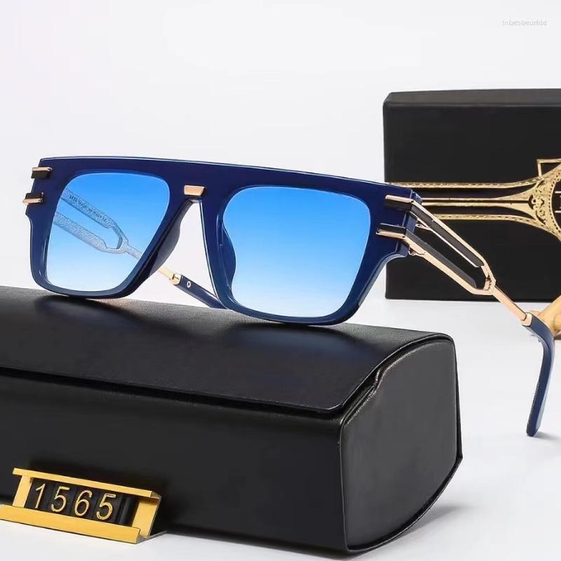Sunglasses American Brand Fashion Trends Retro Women Men Gradient Blue Lenses Classic Glasses Driving Couples Eyewear 1565Sunglasses
Sunglasses American Brand Fashion Trends Retro Women Men Gradient Blue Lenses Classic Glasses Driving Couples Eyewear 1565Sunglasses