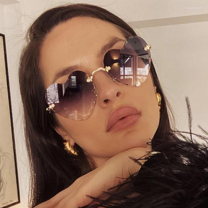 Sunglasses Heart Rimless Women 2022 Summer Gradient Sun Glasses Female Vintage Gray Eyewear Feminino
Sunglasses Heart Rimless Women 2022 Summer Gradient Sun Glasses Female Vintage Gray Eyewear Feminino