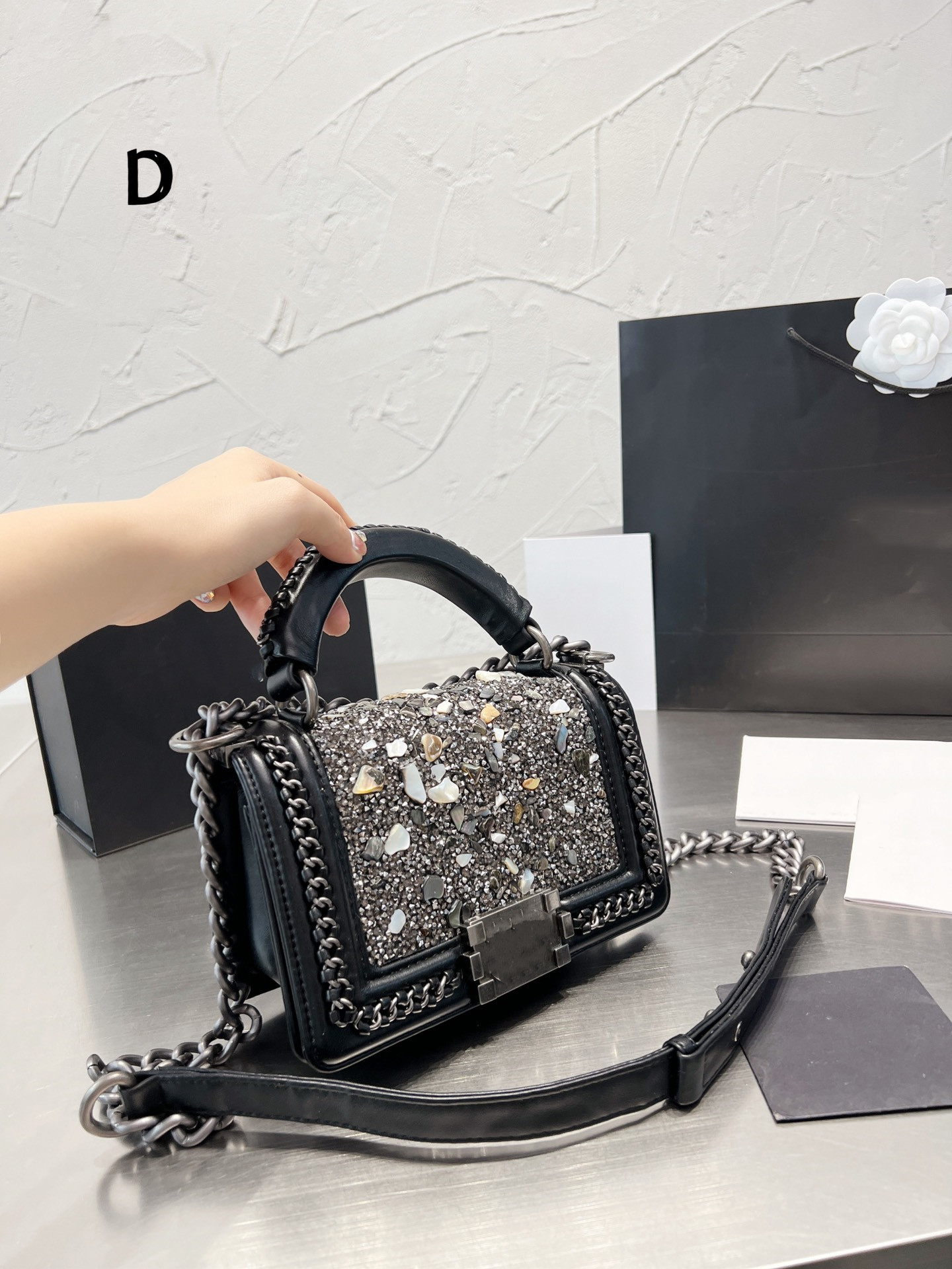 Leather Thread bag shoulder Lattice Bags Luxurys designers Lady high Quality 2022 Women handbag Fashion handbags mother cossbody letter wallet totes purse chains, Black
Leather Thread bag shoulder Lattice Bags Luxurys designers Lady high Quality 2022 Women handbag Fashion handbags mother cossbody letter wallet totes purse chains, Black