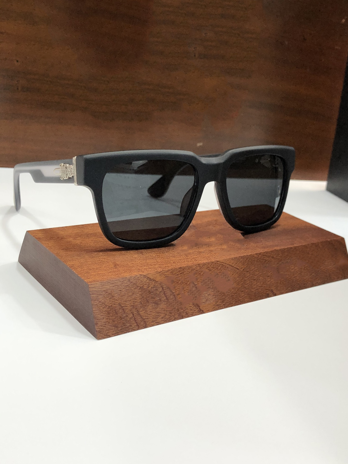 hot luxury selling designer sunglasses for women mens sunglasses for men woman MIST design Matte Black frame with dark grey uv400 protection lenses
hot luxury selling designer sunglasses for women mens sunglasses for men woman MIST design Matte Black frame with dark grey uv400 protection lenses